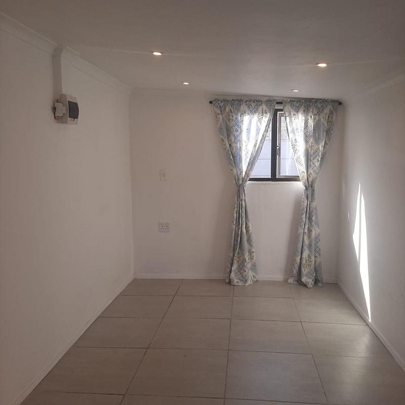 6 Bedroom Property for Sale in Ravensmead Western Cape